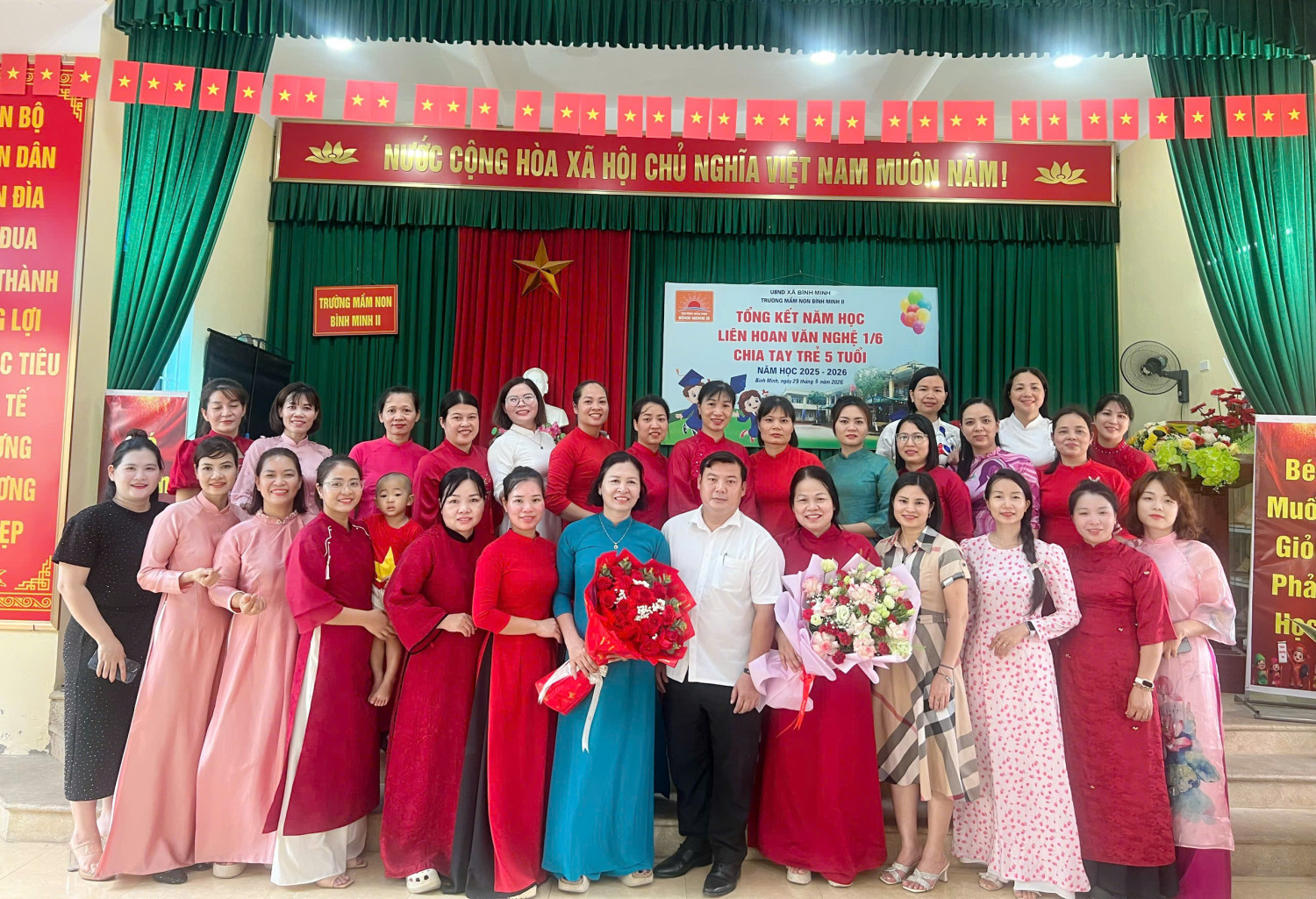 TRƯỜNG MẦM NON BÌNH MINH II TỔ CHỨC CHƯƠNG TRÌNH “LIÊN HOAN VĂN NGHỆ CHÀO MỪNG QUỐC TẾ THIẾU NHI 1/6 – TỔNG KẾT NĂM HỌC 2025–2026 – KHEN THƯỞNG CÁC BÉ CHĂM NGOAN HỌC GIỎI – CHIA TAY TRẺ 5 TUỔI”