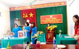 Bàn chủ tịch bỏ phiếu bầu