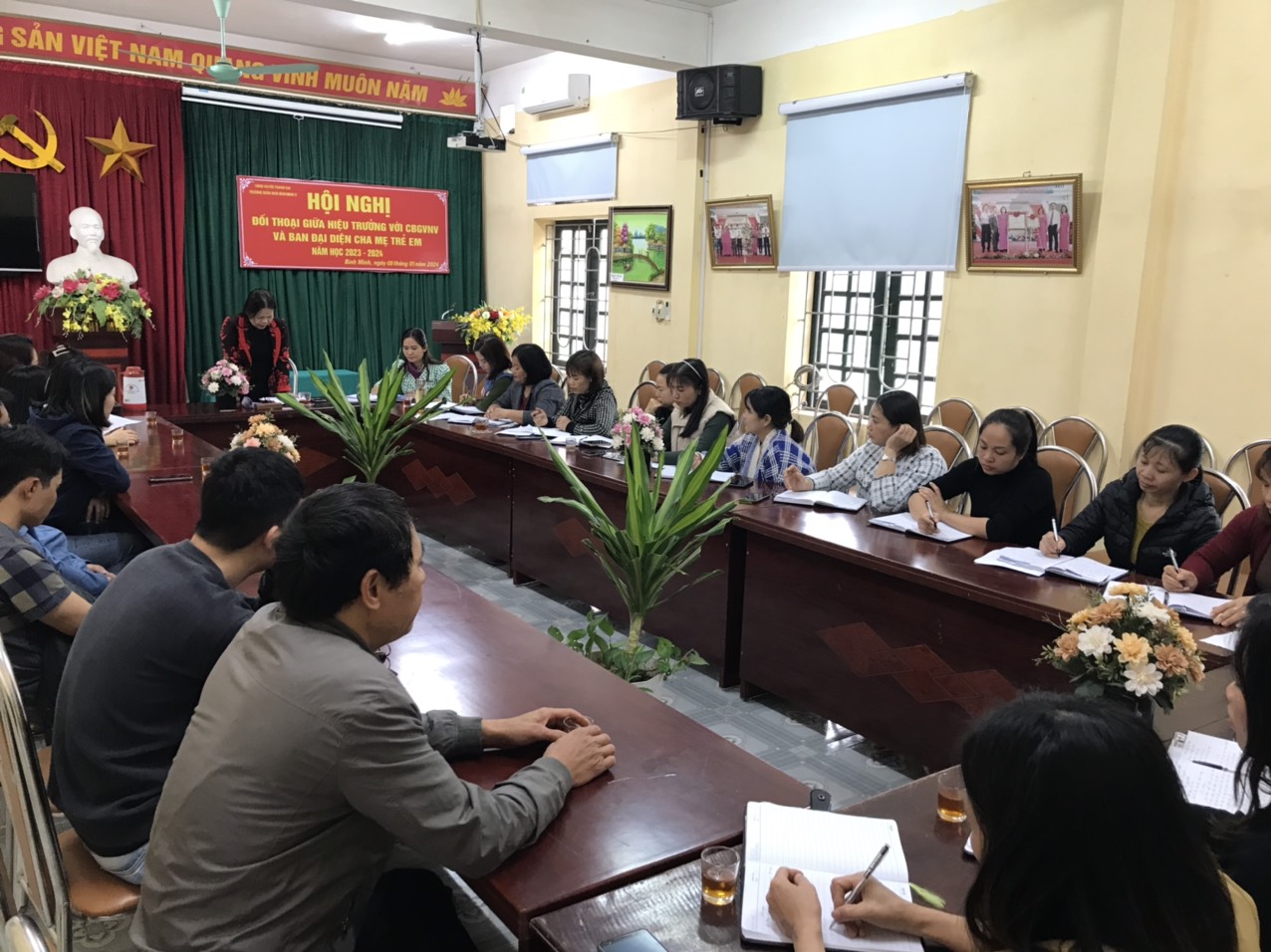 Hội nghị đối thoại giữa HT với CBGVNV và ban đại diện CMHS 23-24