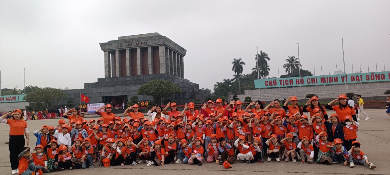 CÁC BÉ TRƯỜNG MẦM NON BÌNH MINH II ĐI THĂM LĂNG BÁC